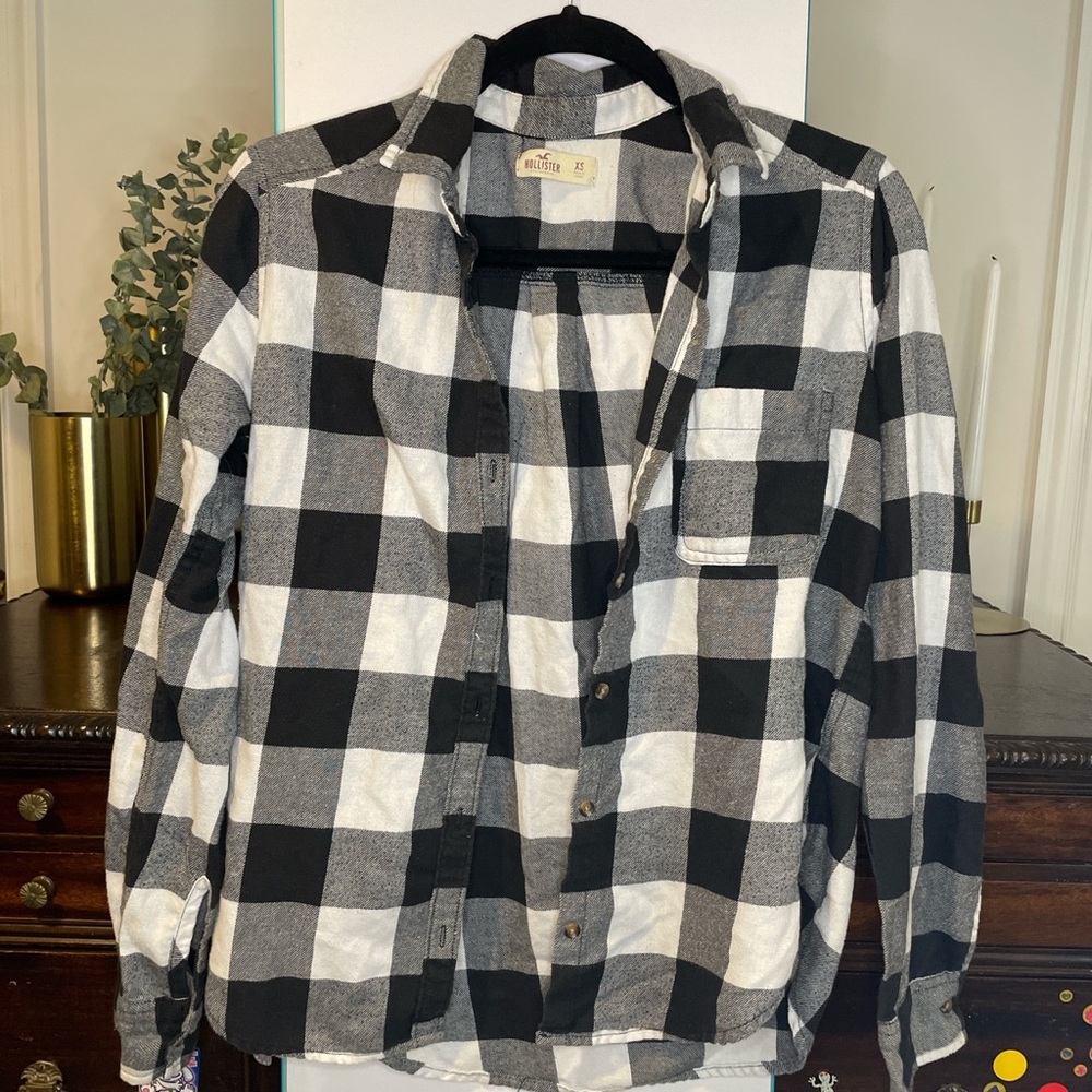 XS Hollister black/grey/white flannel.
